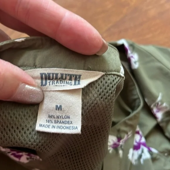 BNWOT Duluth trading company, green floral top - Picture 15 of 16
